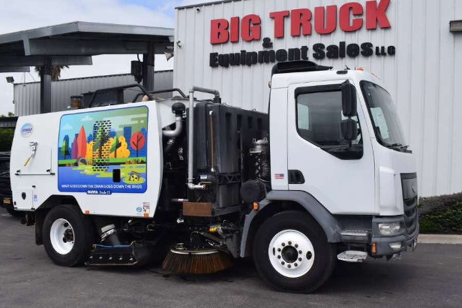 2016 Peterbilt 220 Schwarze A7 Tornado Vacuum Street Sweeper