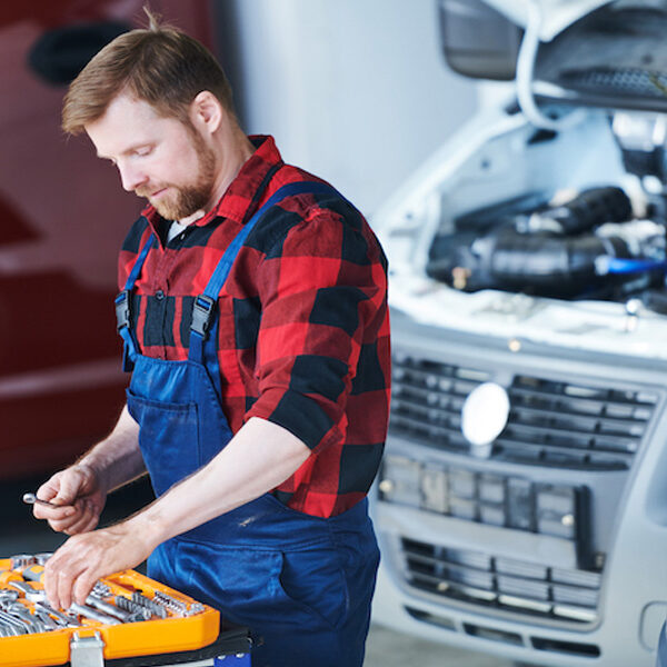 Signs of a Failing Car Taillight Control Module: When Your Vehicle’s Lighting System Needs Attention