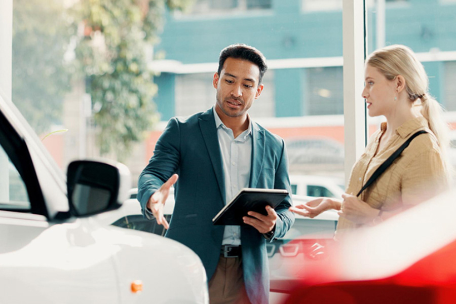 3 Things Sales Consultants Do at a Car Showroom